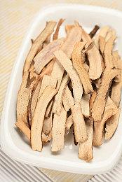 即使在《生化危机8》第三人称模式中 玩家仍然看不到伊森的脸